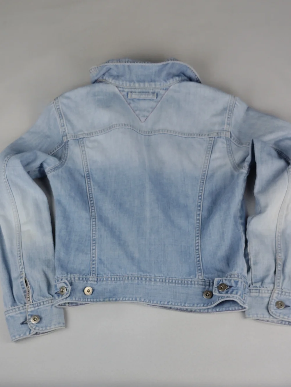 Tommy Hilfiger Women's Vintage Light Wash Denim Jacket.